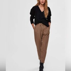 TAHARI 90% Rayon High Rise Khaki
Trouser Pants Size L